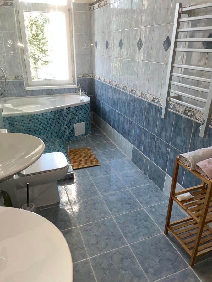 Large 3 Bedroom Apartment With City Skyline View Karlowe Wary Zewnętrze zdjęcie