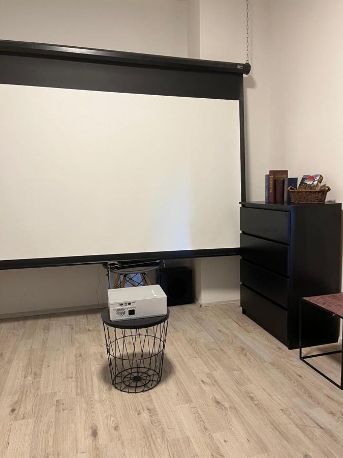 Large 3 Bedroom Apartment With City Skyline View Karlowe Wary Zewnętrze zdjęcie