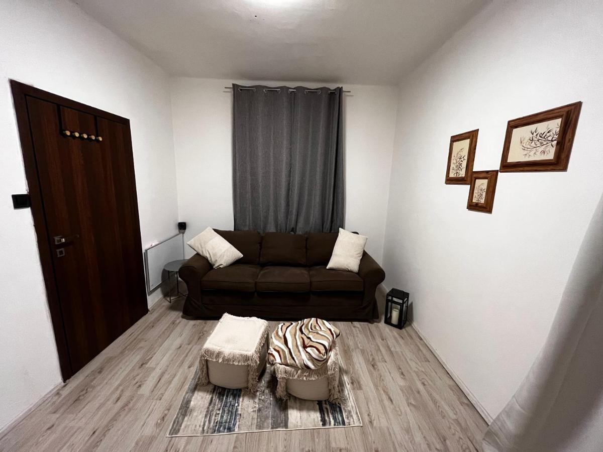 Large 3 Bedroom Apartment With City Skyline View Karlowe Wary Zewnętrze zdjęcie